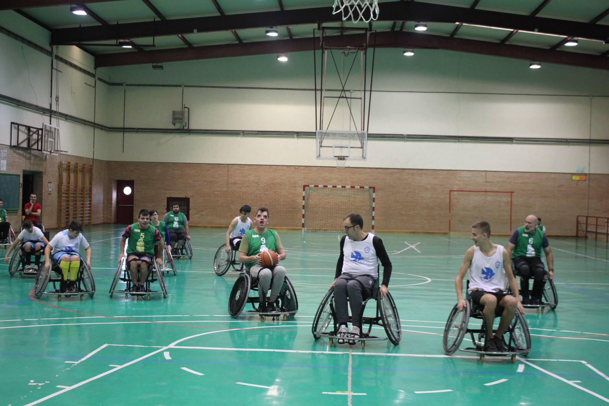 Fotos: Baloncesto en silla de ruedas en la Semana de la Discapacidad de Arnedo
