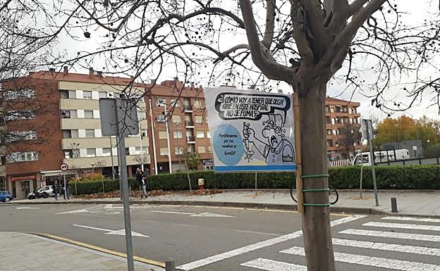 Otro de los carteles.