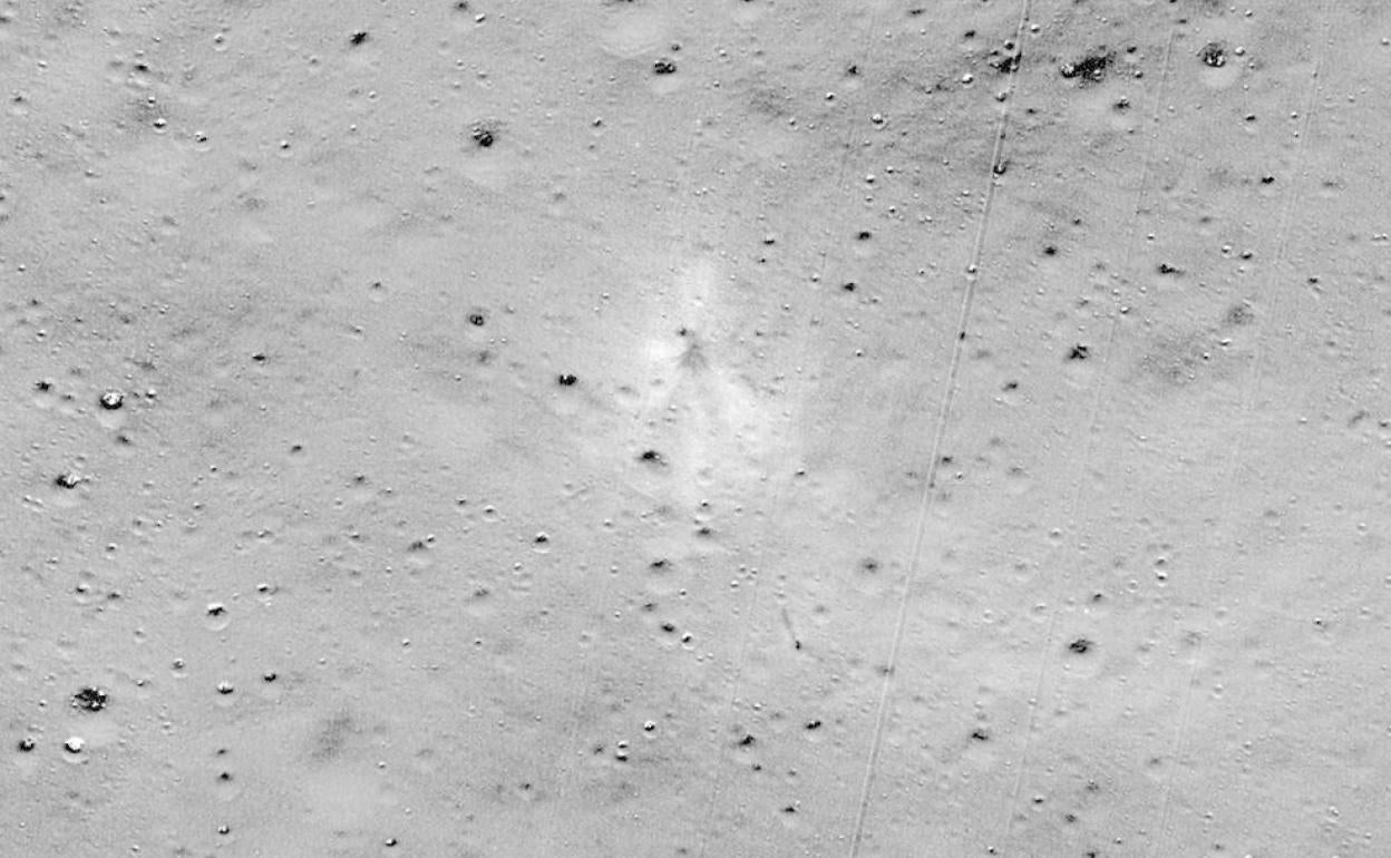 Zona del impacto de módulo espacial indio en la Luna.