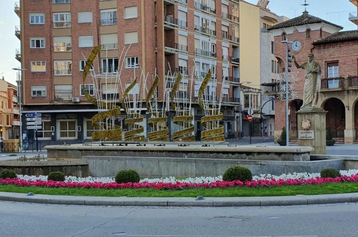 La glorieta de Quintiliano estrena adorno navideño