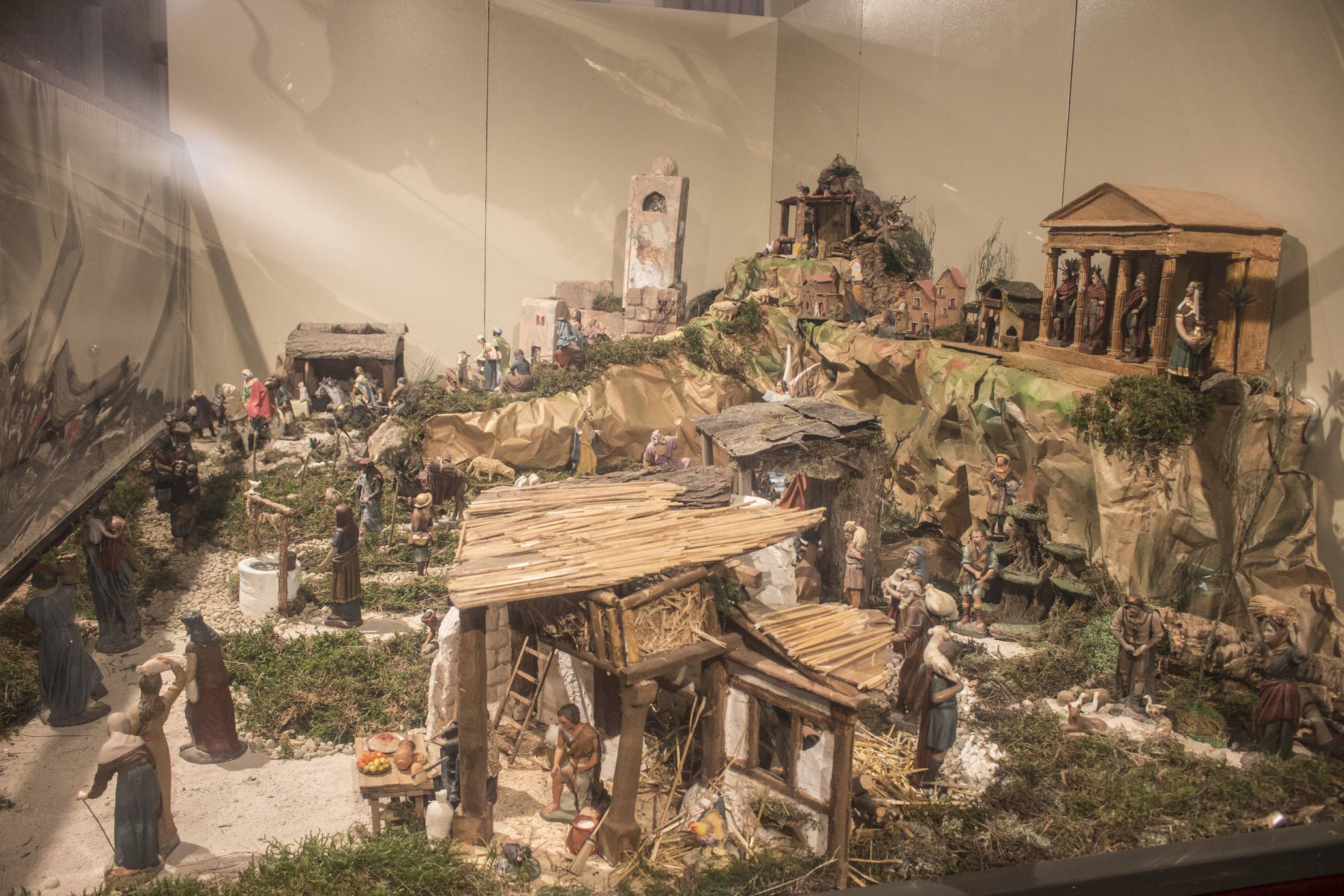 El belén napolitano vuelve a lucir en la Catedral de Santo Domingo