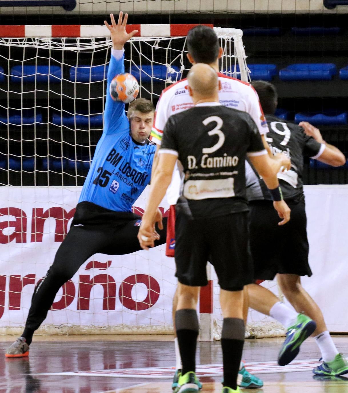 Los riojanos han vencido al bloque pucelano y se acercan a la Copa Asobal. 