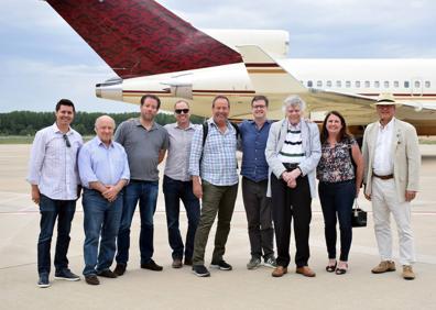 Imagen secundaria 1 - VI Spotter Day en el Aeropuerto de Madrid | Getty y sus acompañantes, en Agoncillo | Avión del multimillonario Gordon Getty.