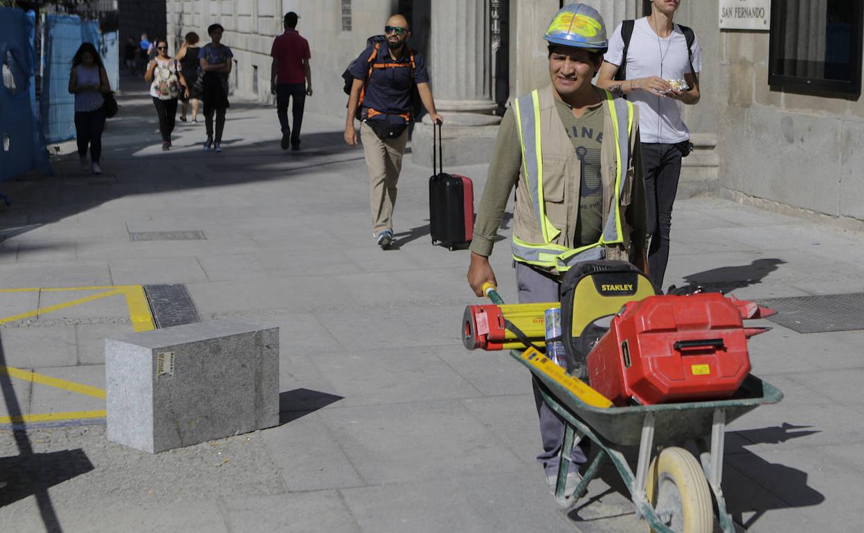 Más de la mitad del empleo creado en el último año lo acaparan los extranjeros