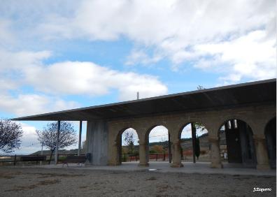 Imagen secundaria 1 - Ermita de la Virgen de la Antigua, en Alberite, y camino de subida hacia Clavijo