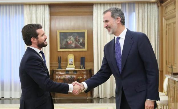 El rey Felipe VI recibe en audiencia al presidente del Partido Popular, Pablo Casado .