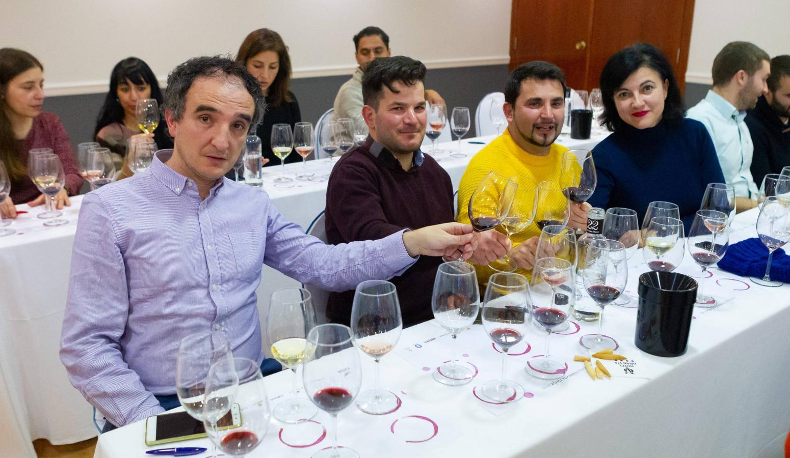 Roberto de Carlos, enólogo de Carlos Serres, presentó anoche la nueva gama Onomástica de esta centenaria bodega jarrera en el Club de Catas.