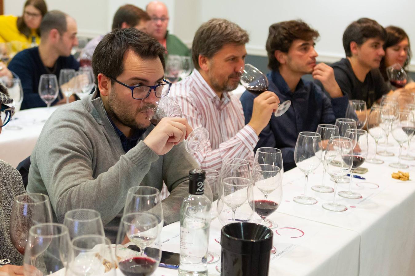 Roberto de Carlos, enólogo de Carlos Serres, presentó anoche la nueva gama Onomástica de esta centenaria bodega jarrera en el Club de Catas.