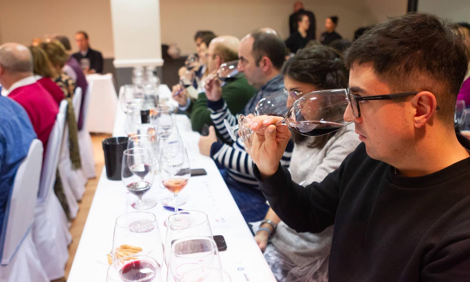 Roberto de Carlos, enólogo de Carlos Serres, presentó anoche la nueva gama Onomástica de esta centenaria bodega jarrera en el Club de Catas.