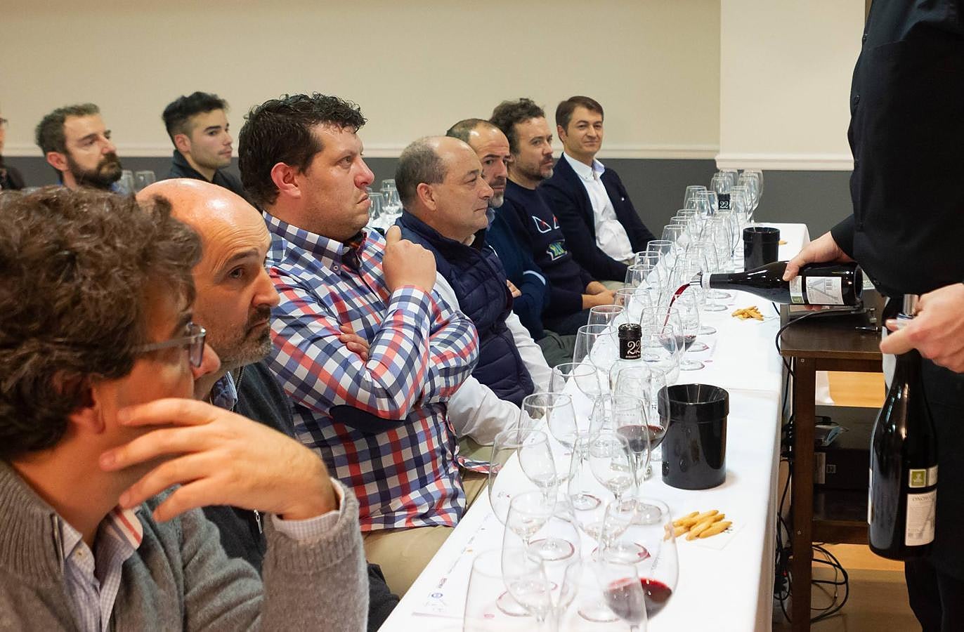 Roberto de Carlos, enólogo de Carlos Serres, presentó anoche la nueva gama Onomástica de esta centenaria bodega jarrera en el Club de Catas.