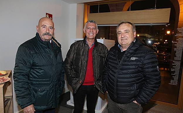 Imagen principal - Manuel Antoñana, José Luis Allo y Jorge Ruiz. Abajo, Ignacio Najarro, Juan Najarro y Mari Carmen Ruiz. A la derecha, Josu Arriola, Javier Hoyos y Edurne Blanco.