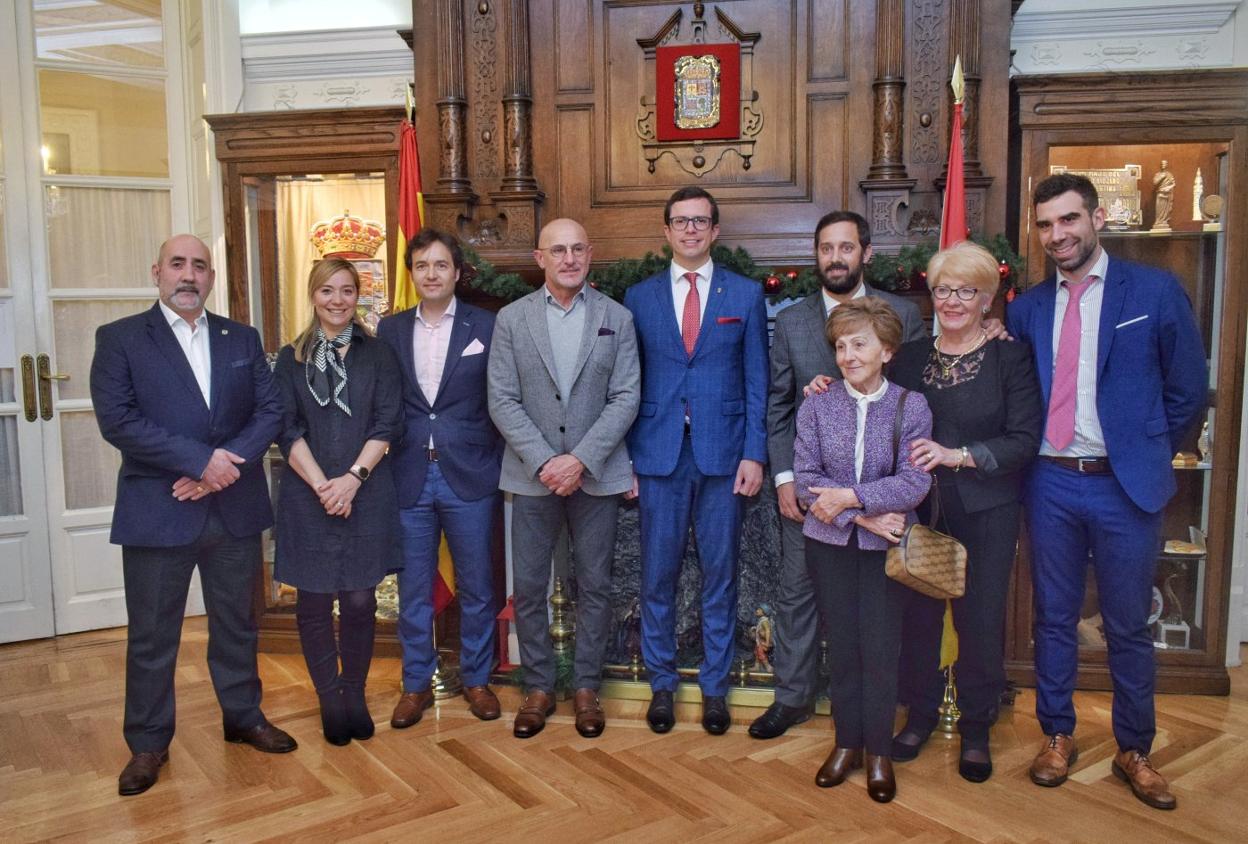 Foto de los homenajeados en el Centro Riojano en el cierre de los actos del año. 