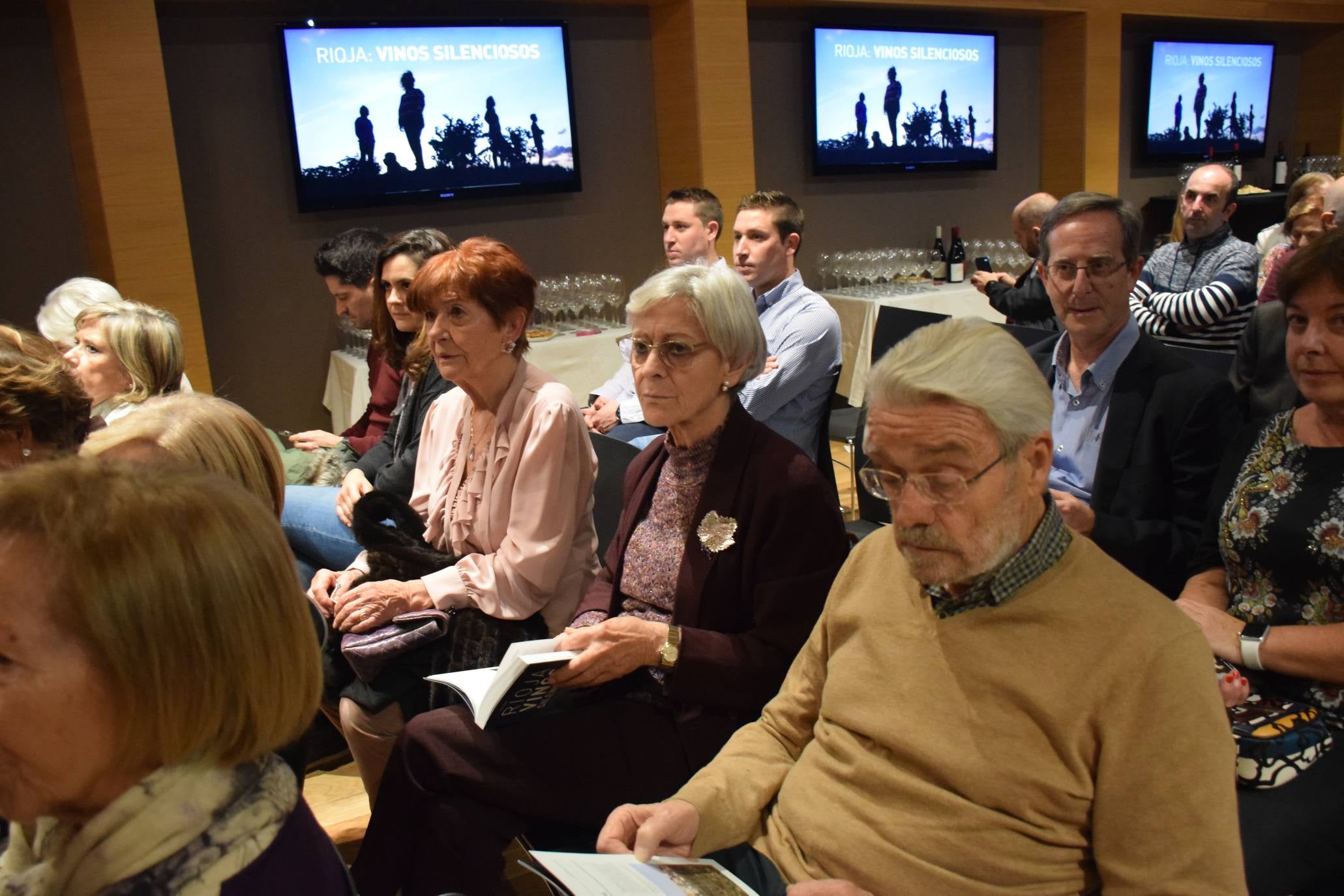 Fotos: Alberto Gil y Antonio Remesal presentan en el Espacio Lagares el libro-guía &#039;Rioja: vinos silenciosos&#039;