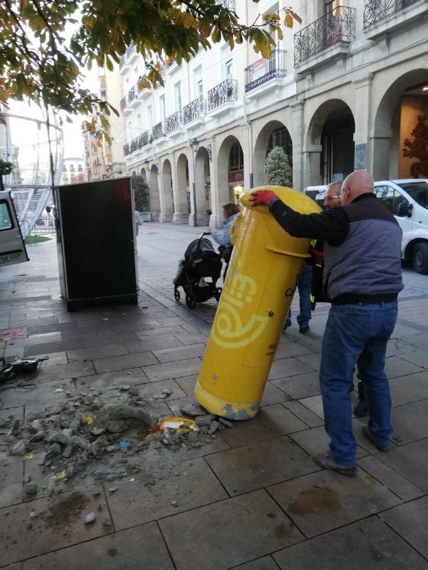 Correos estudiará una nueva ubicación para el buzón. 