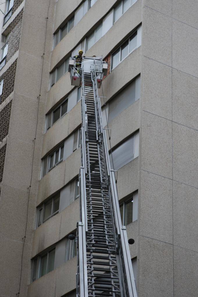 Las fuertes rachas de vendavales han dejado numerosos destrozos en la capital riojana