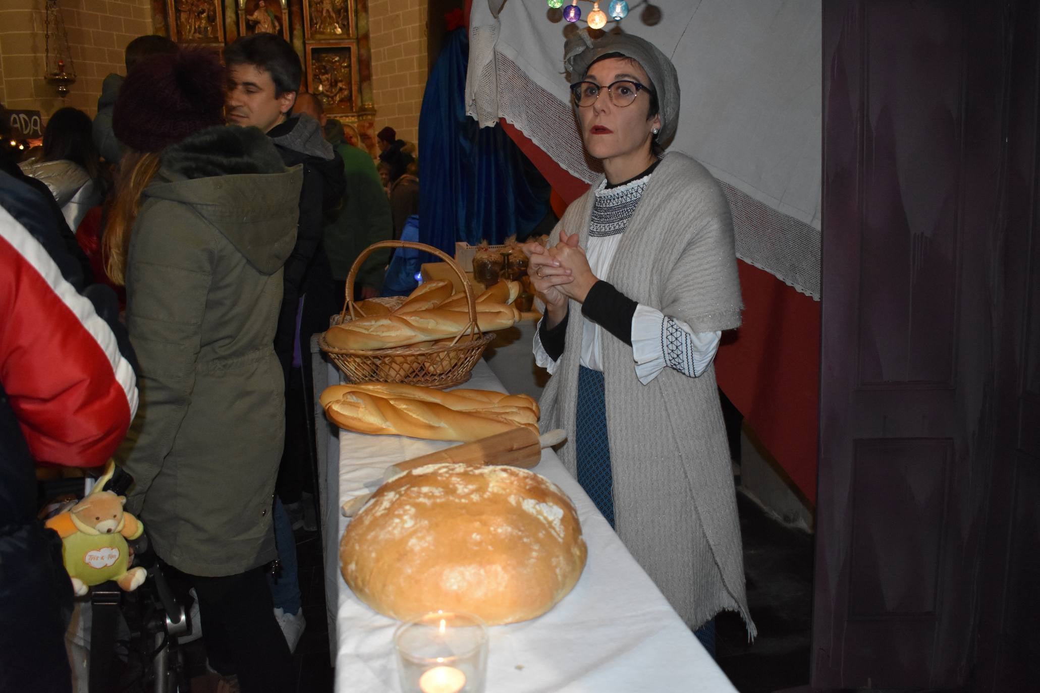 El viento impidió que la representación del sábado se celebrase en el exterior de la parroquia y la representación se realizó en el interior.