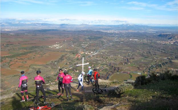 Vista del valle del Iregua desde la cruz de Peña Bajenza 