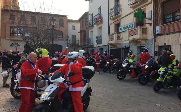 Los participantes en la Papanoelada, en Huércanos