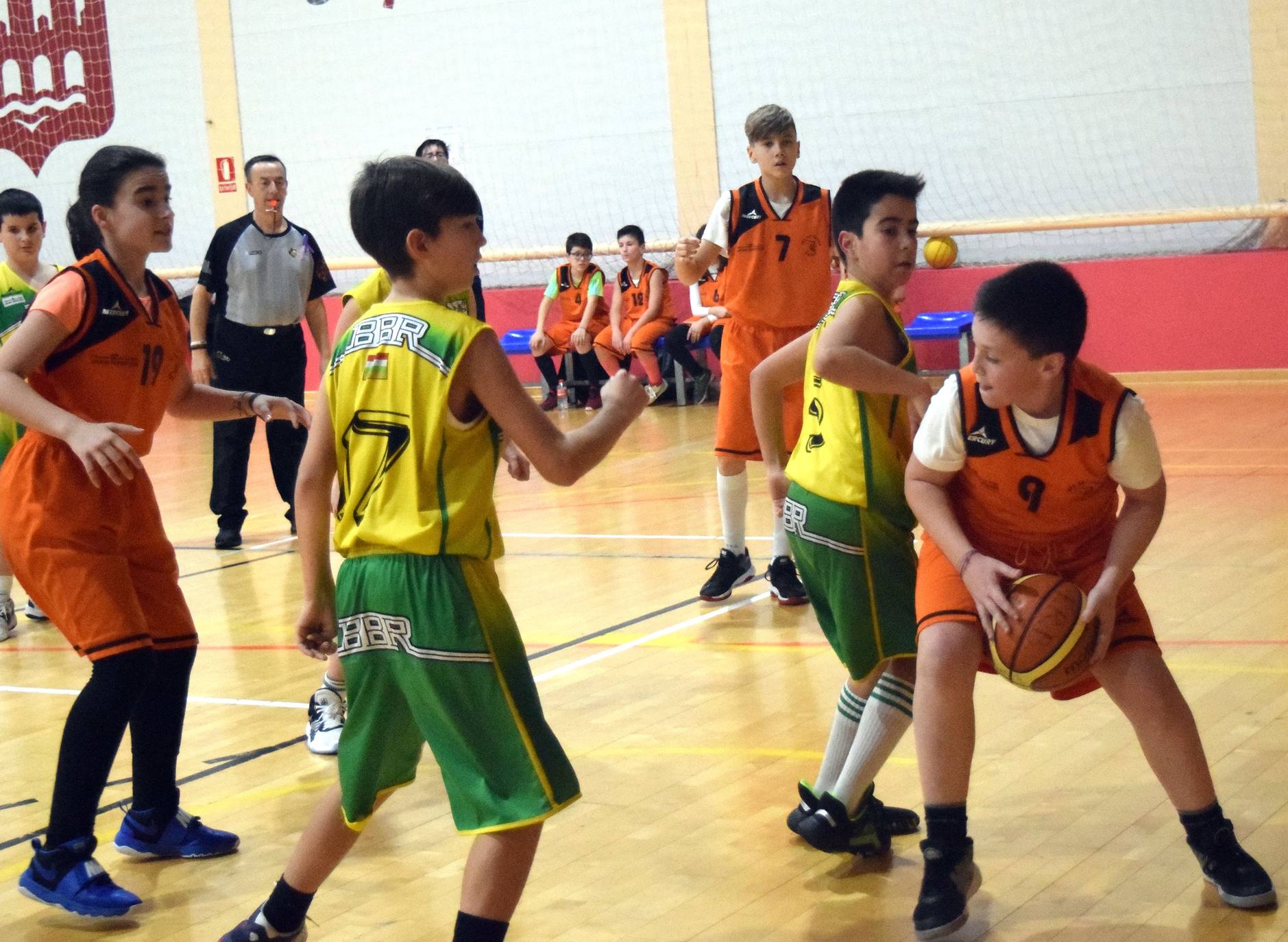 Este viernes les ha llegado el turno a los jugadores de minibasket en Lobete