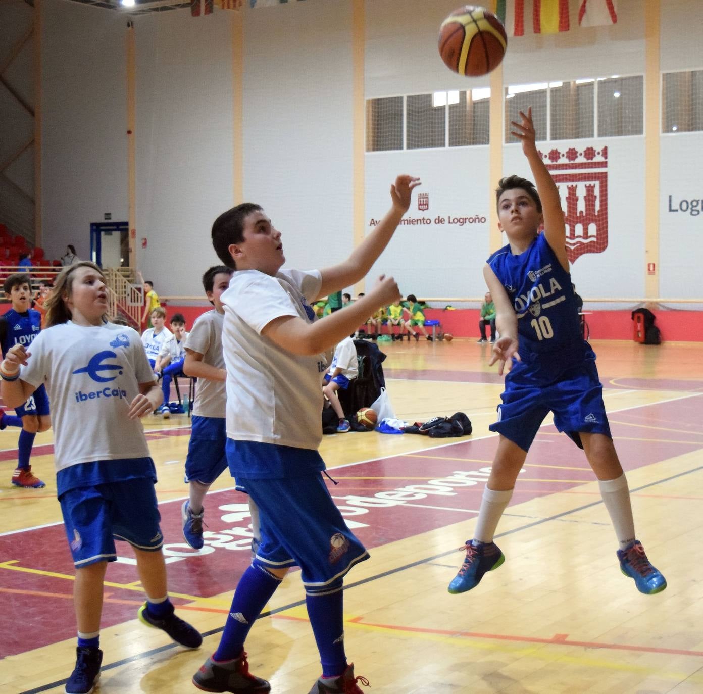 Este viernes les ha llegado el turno a los jugadores de minibasket en Lobete