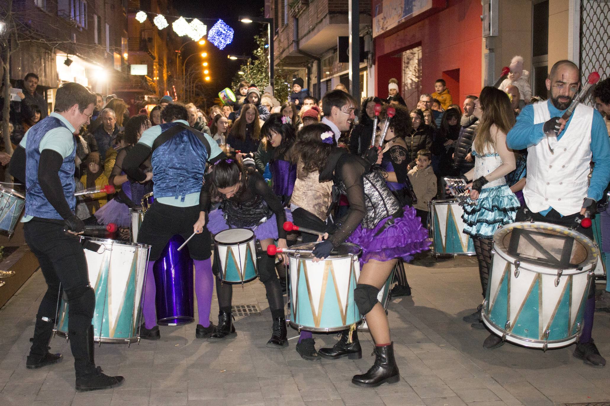 Como cada año, Santo Domingo de la Calzada celebra sus tradicionales campanadas anticipadas del año 2020 y el brindis por el 2020. Este sábado el municipio lució con un ambiente festivo muy especial.