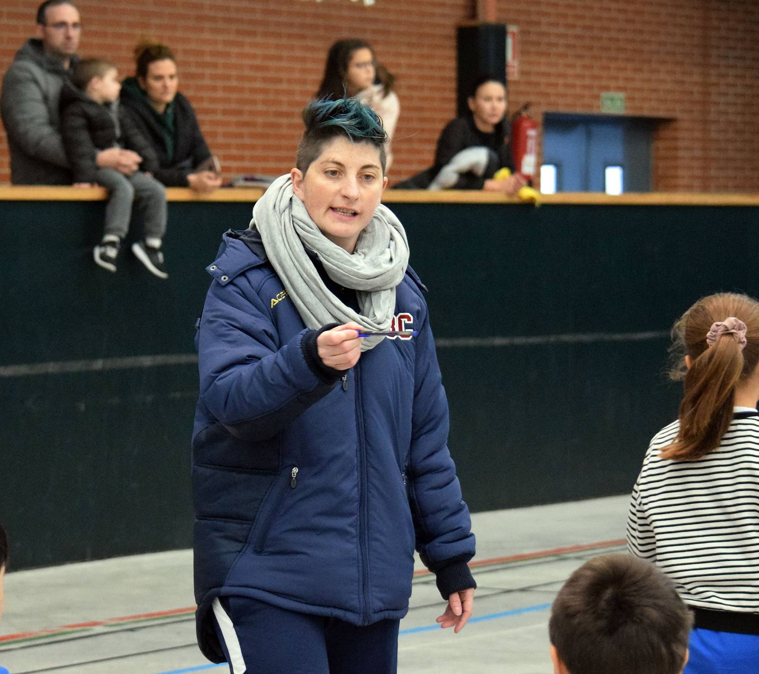 Decenas de niños se dieron cita en el torneo de Navidad baloncesto en Lardero.