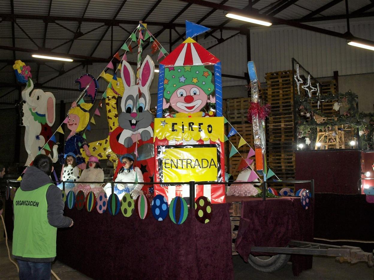 Una de las carrozas de la Cabalgata de Reyes Magos de Cenicero de 2019.