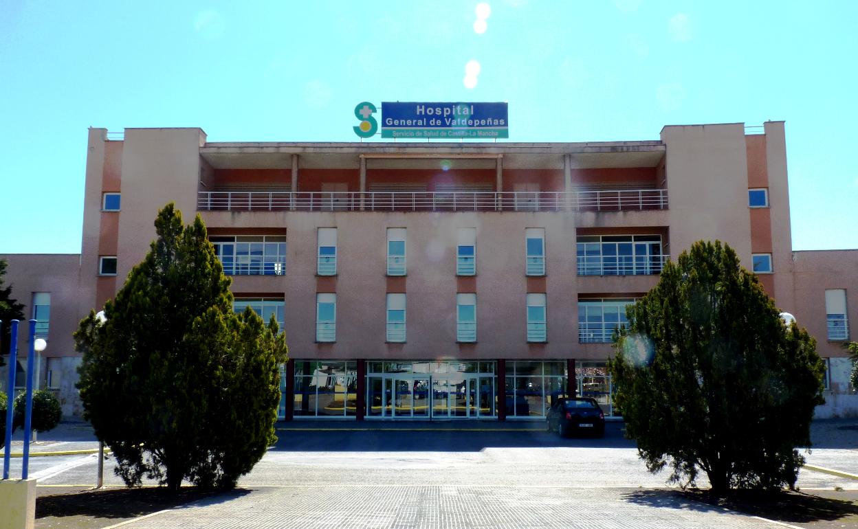 Fachada del Hospital General de Valdepeñas.