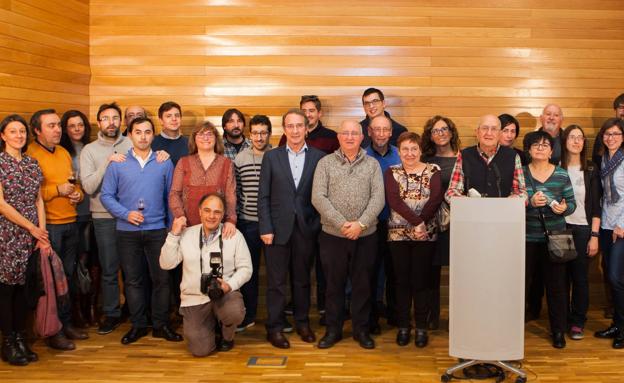 Imagen tomada en la fiesta del Patrón de 2017, en la que aparece Carmen Ortega en el homenaje que rindió la Asociación de la Prensa a los compañeros que trabajaron en la edición Rioja de El Correo a lo largo de sus 56 años en nuestra Comunidad.