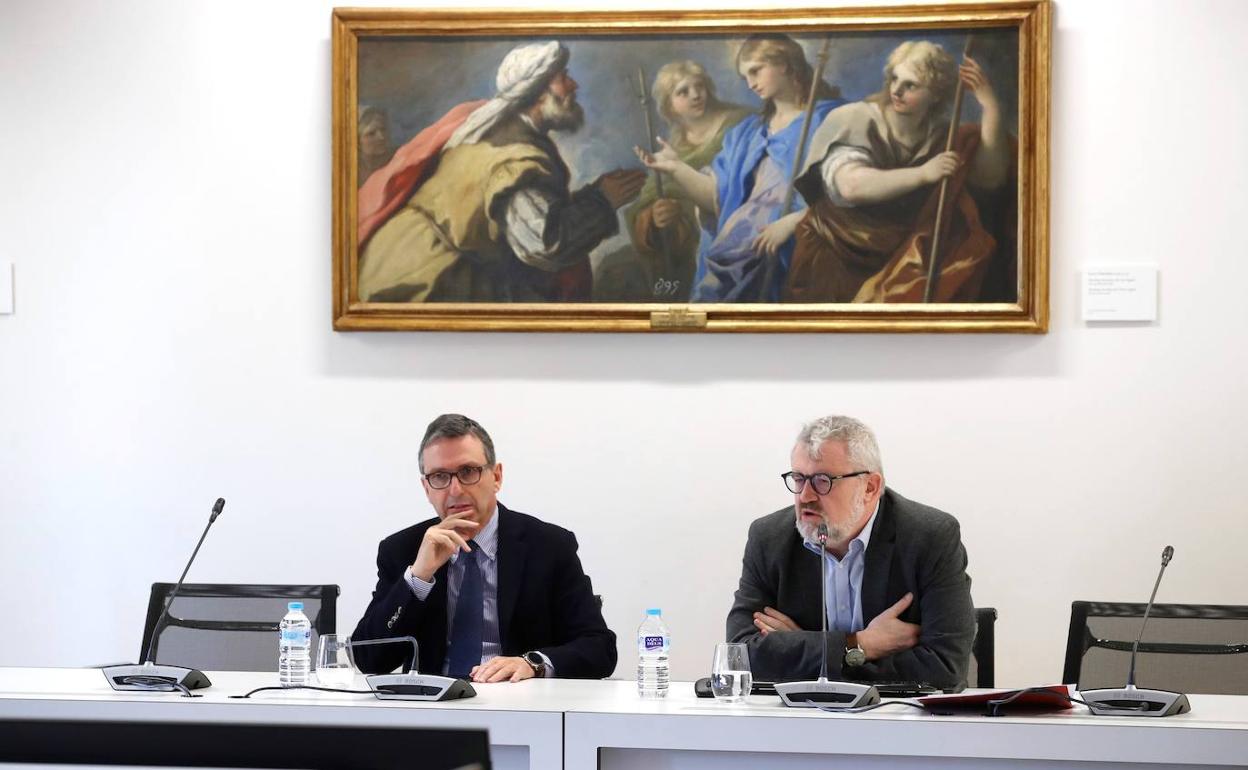 El director adjunto de Conservación, Andrés Úbeda, y el director del Museo del Prado, Miguel Falomir, en Madrid