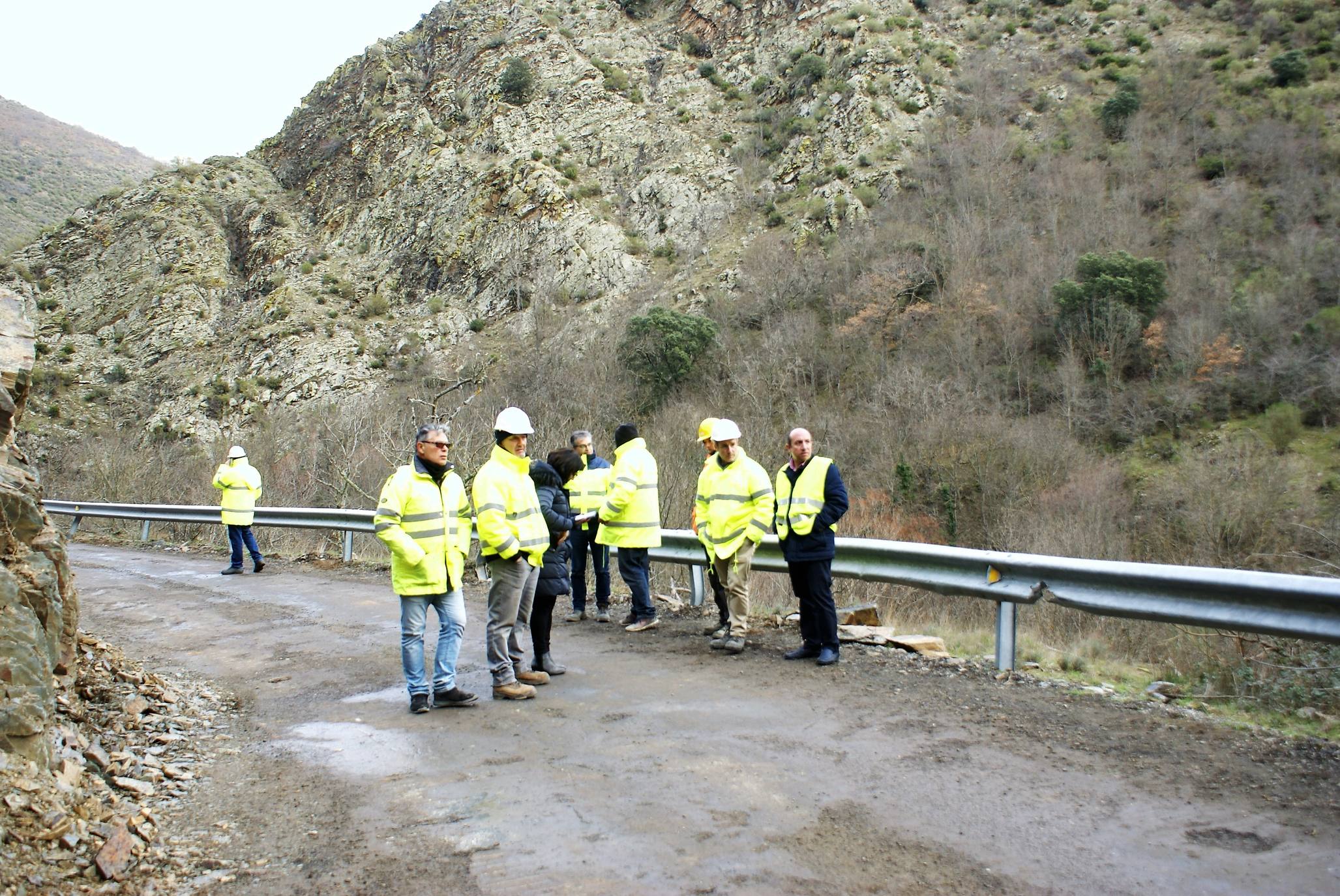 Fotos: Fallece un operario en un desprendimiento en las obras de la LR-113