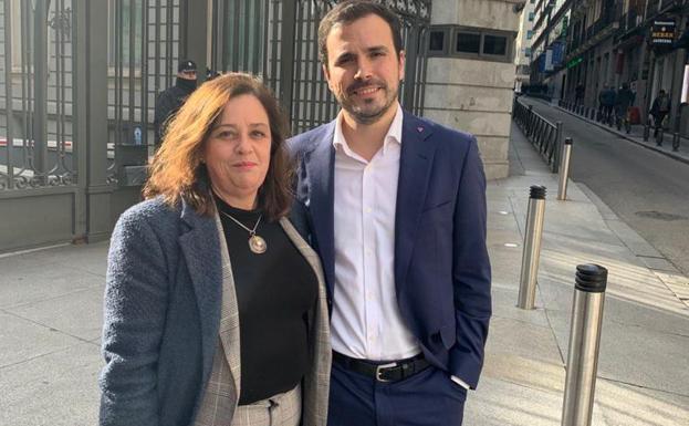 Garzón, junto a Henar Moreno. 