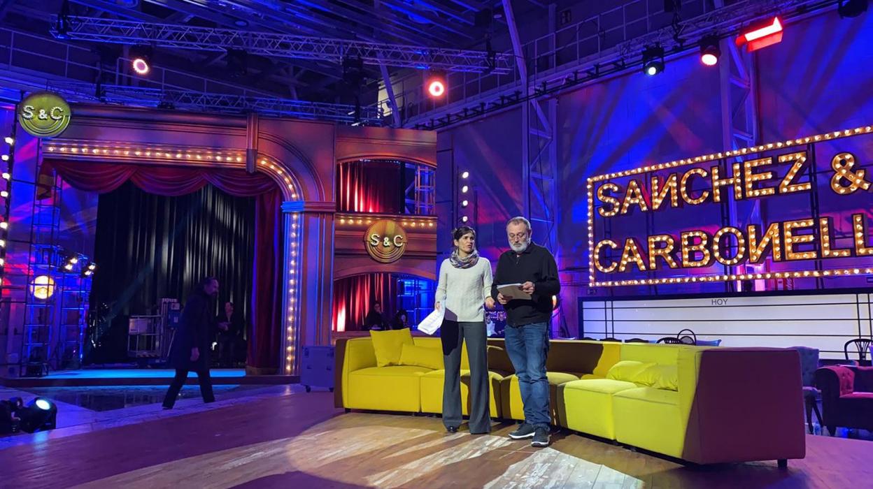 Elena Sánchez y Pablo Carbonell, en el plató del nuevo programa que hoy estrena La 2 :: RTVE