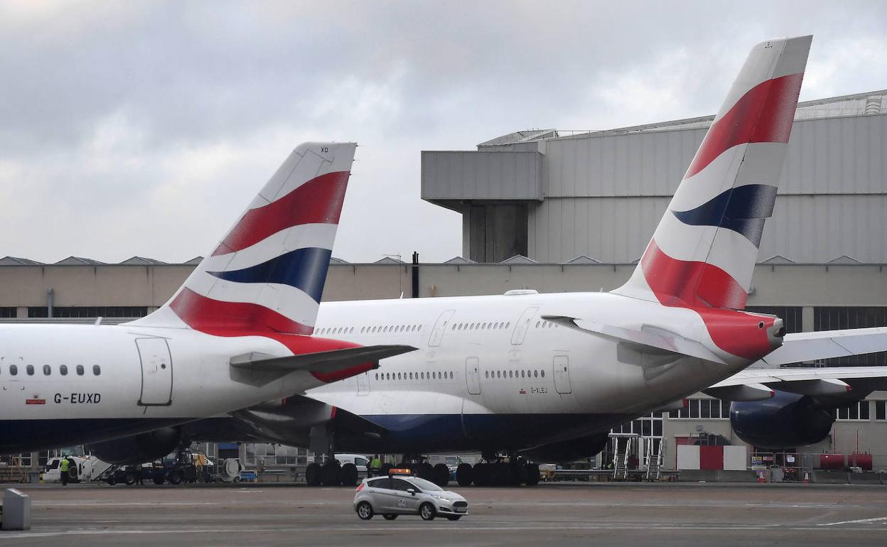 Avión de British Airways en el aeropuerto de Heathrow. 