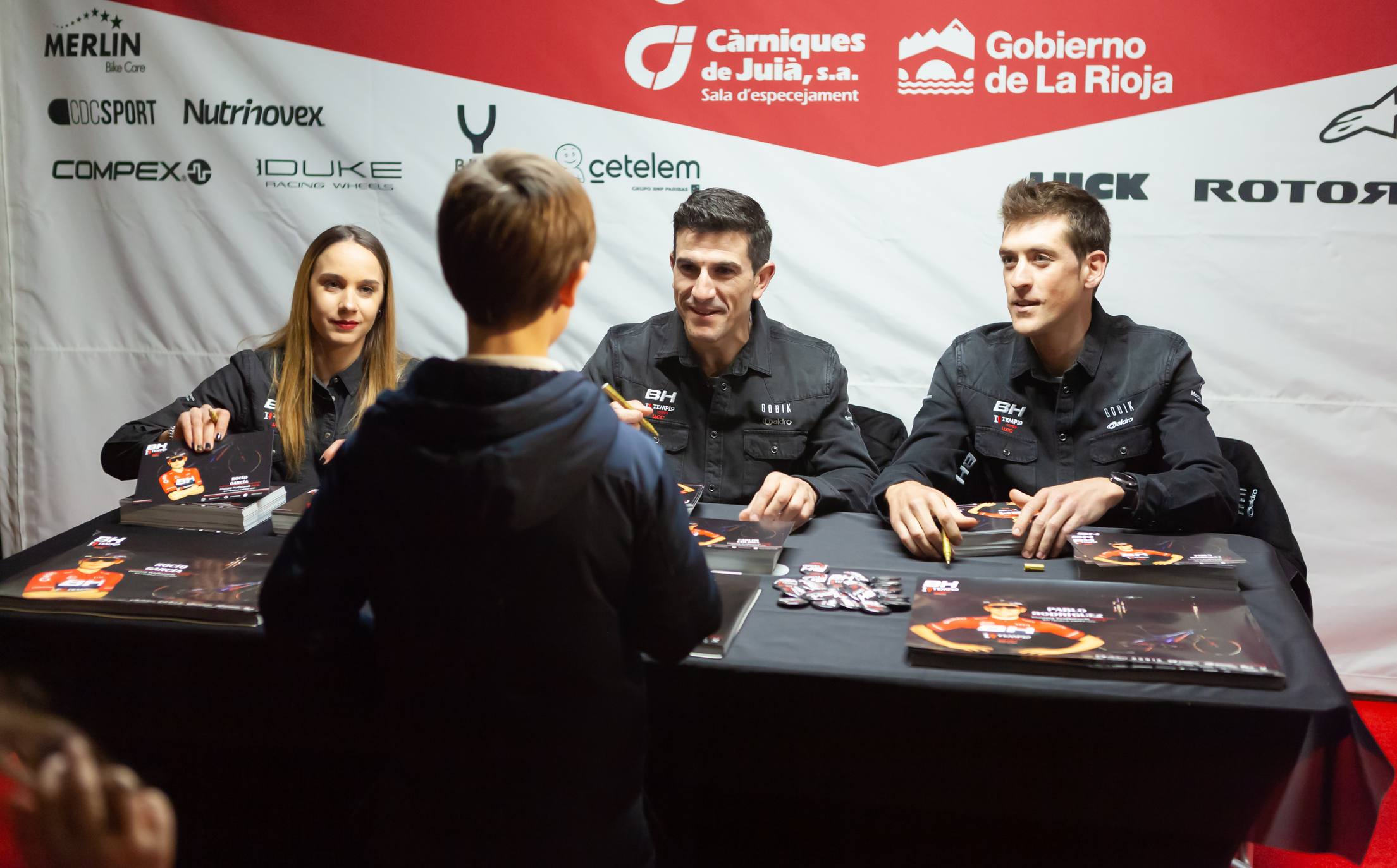 Presentación del equipo BH Templo Cafés UCC de bicicleta de montaña