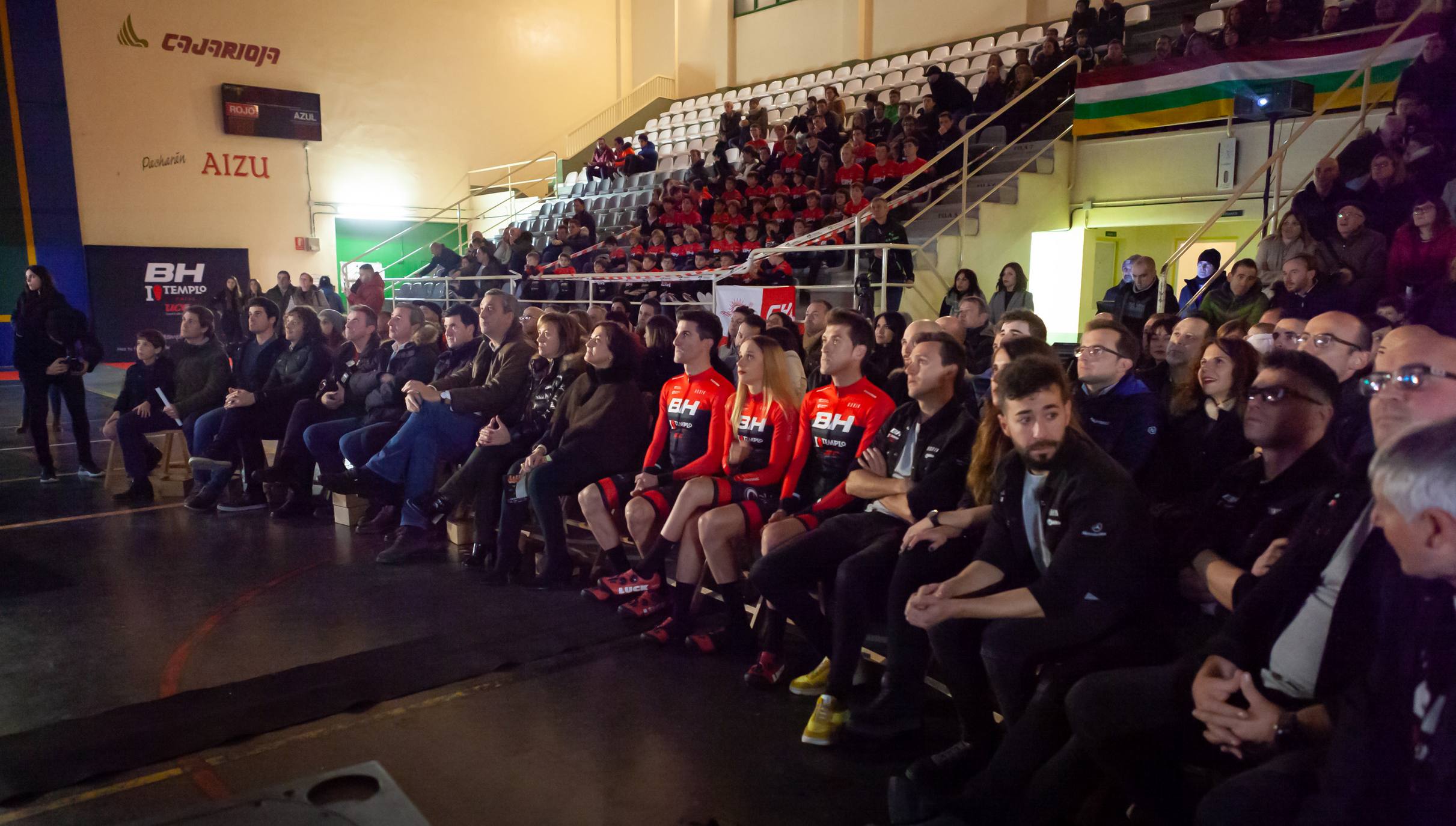 Presentación del equipo BH Templo Cafés UCC de bicicleta de montaña