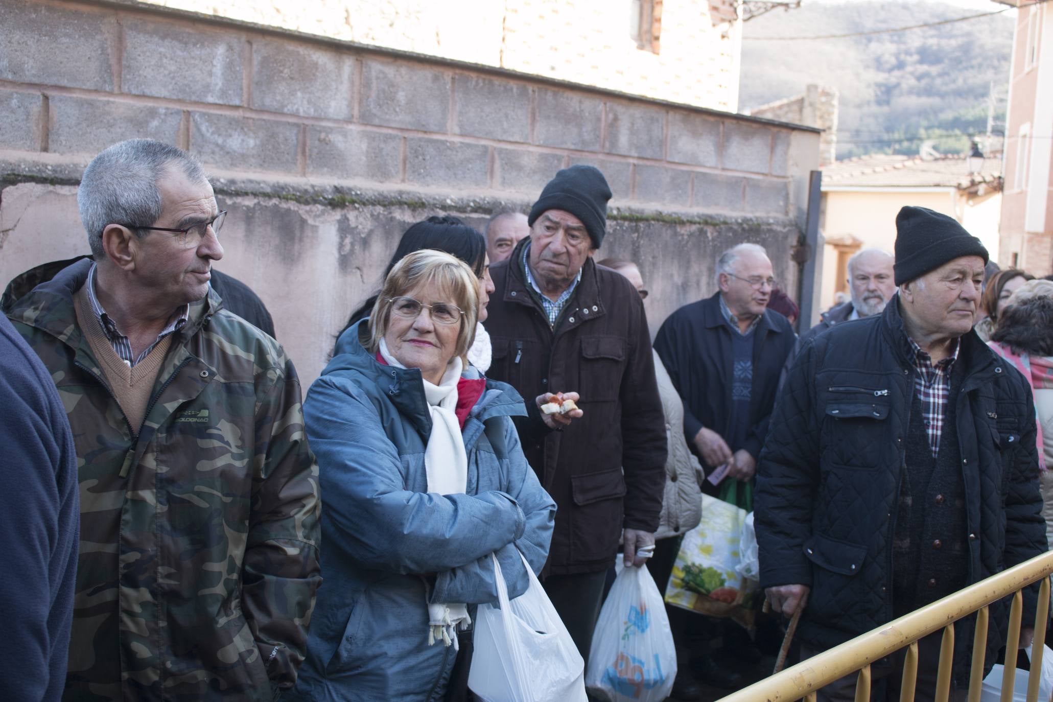 Ojacastro reparte 2.000 raciones de habas por San Antón