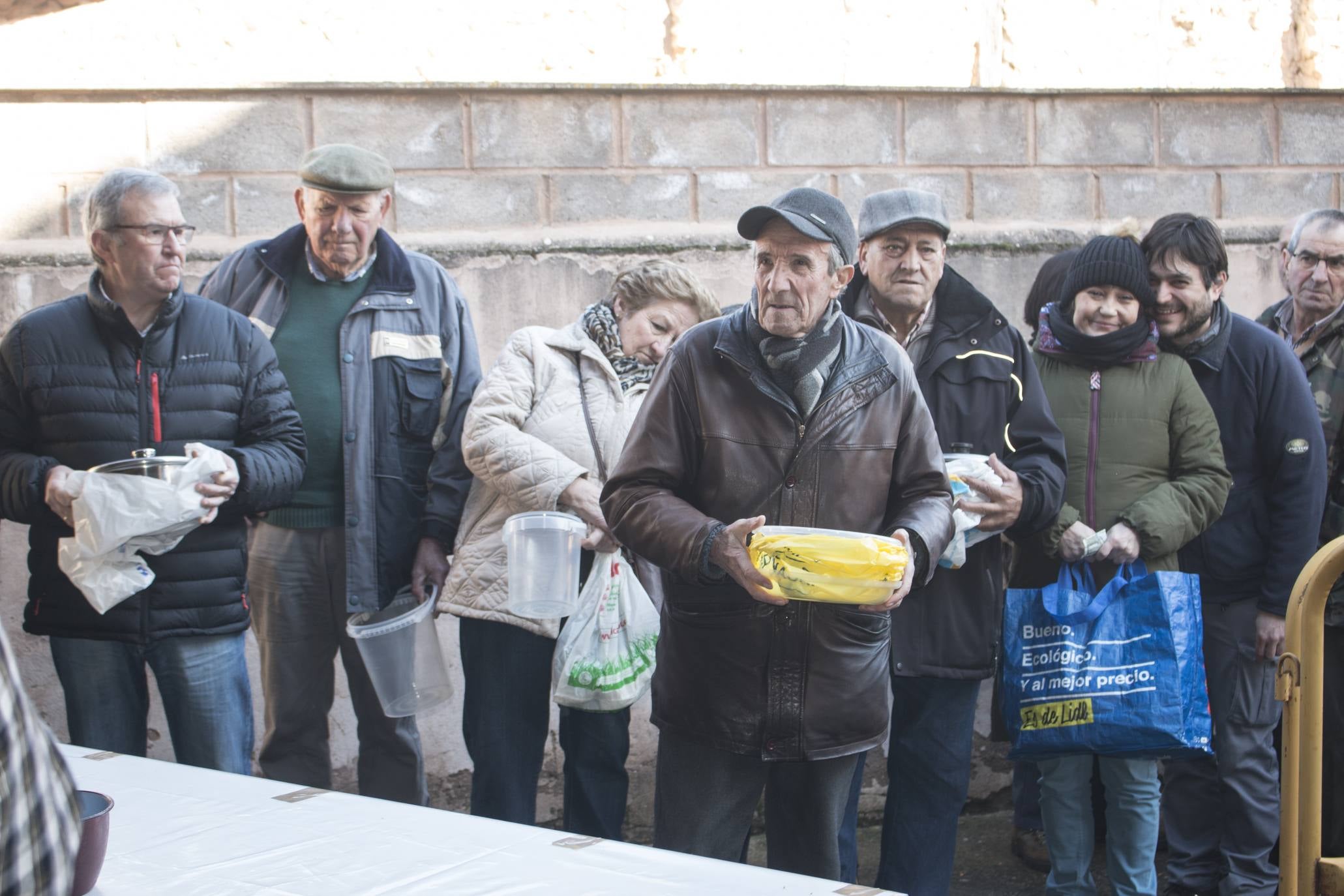 Ojacastro reparte 2.000 raciones de habas por San Antón