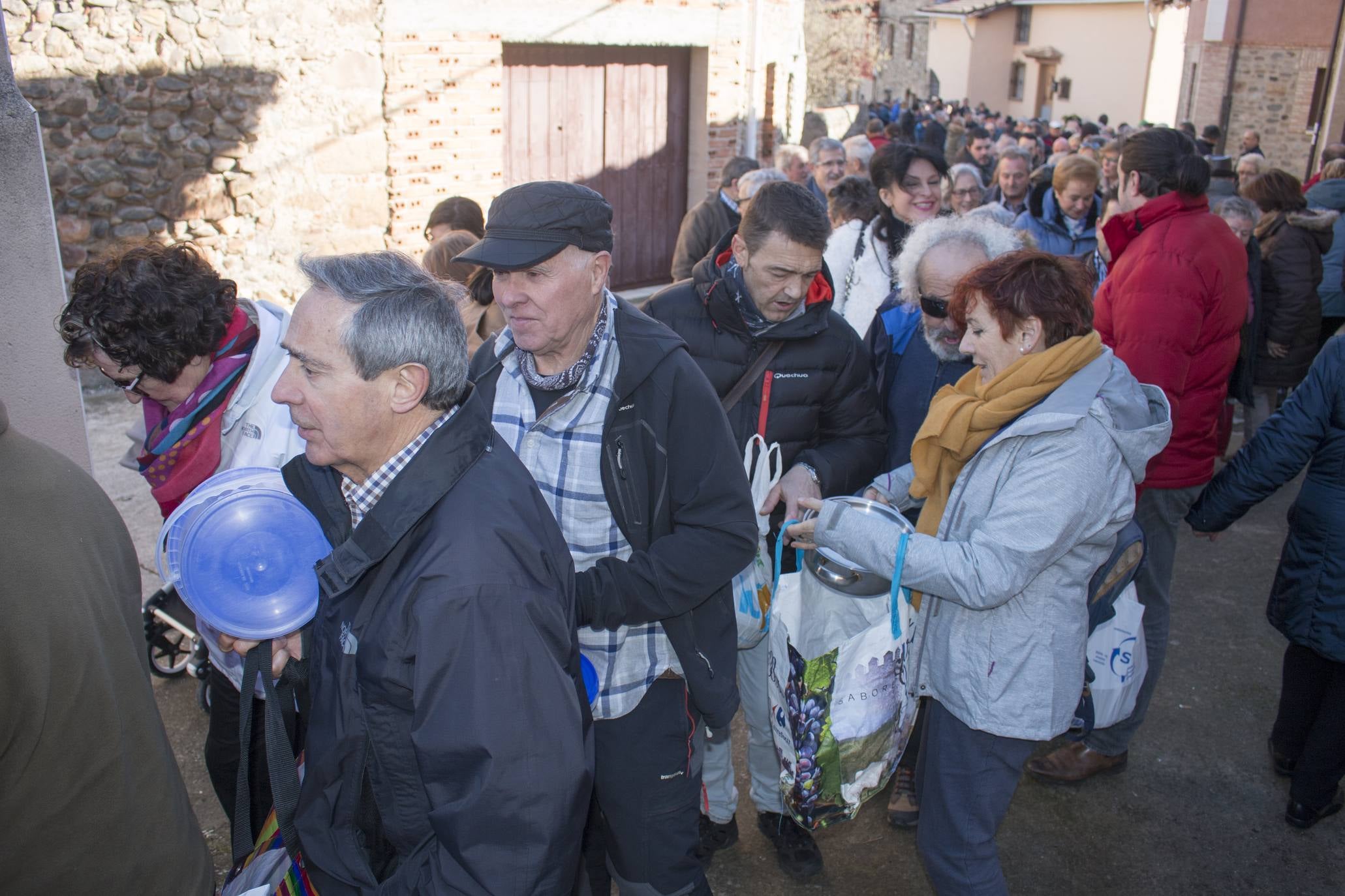 Ojacastro reparte 2.000 raciones de habas por San Antón