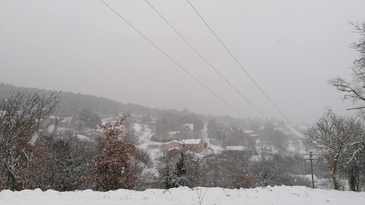 Tal y como anunció ayer la Aemet, los riojanos somos testigos hoy de la alerta amarilla por nieve