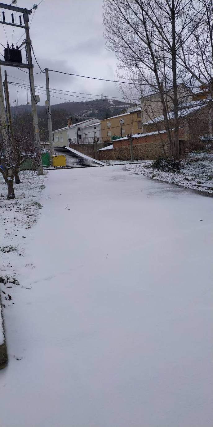 Tal y como anunció ayer la Aemet, los riojanos somos testigos hoy de la alerta amarilla por nieve