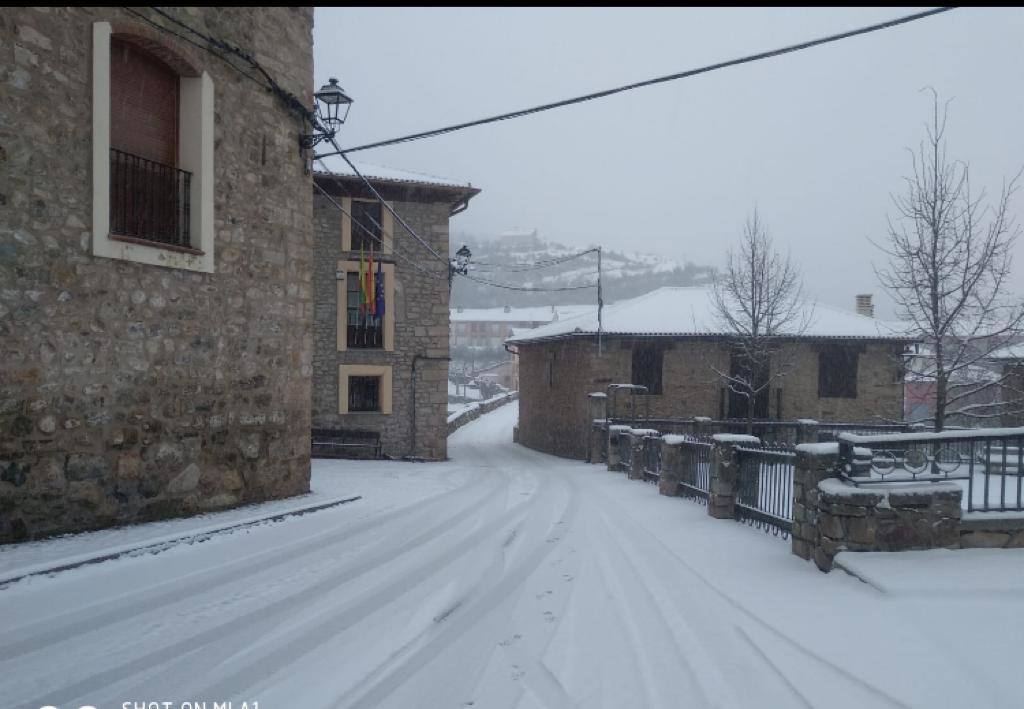 Tal y como anunció ayer la Aemet, los riojanos somos testigos hoy de la alerta amarilla por nieve