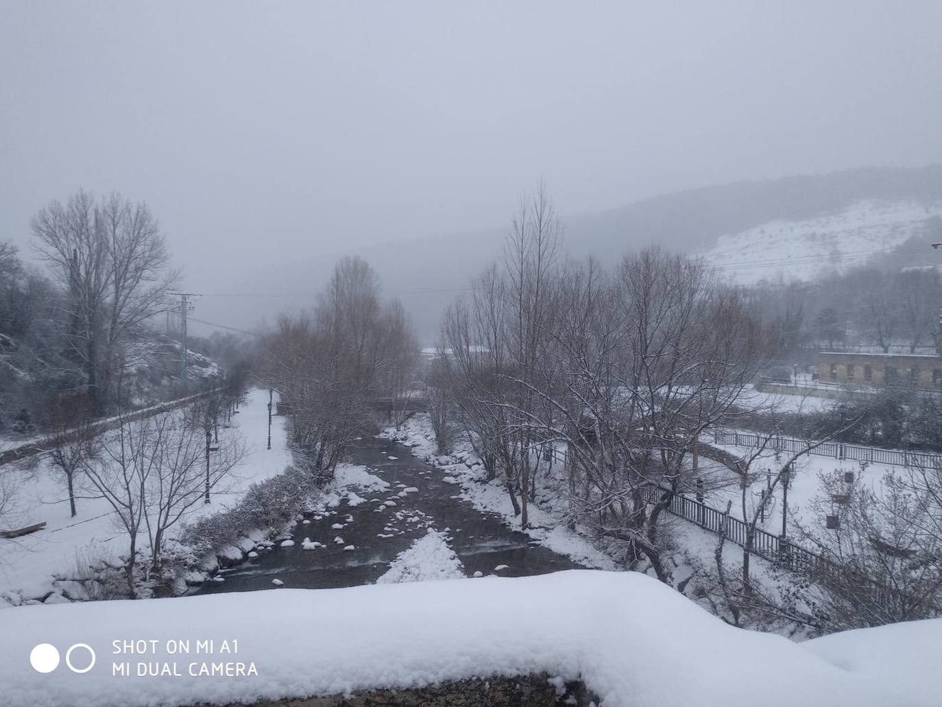 Tal y como anunció ayer la Aemet, los riojanos somos testigos hoy de la alerta amarilla por nieve