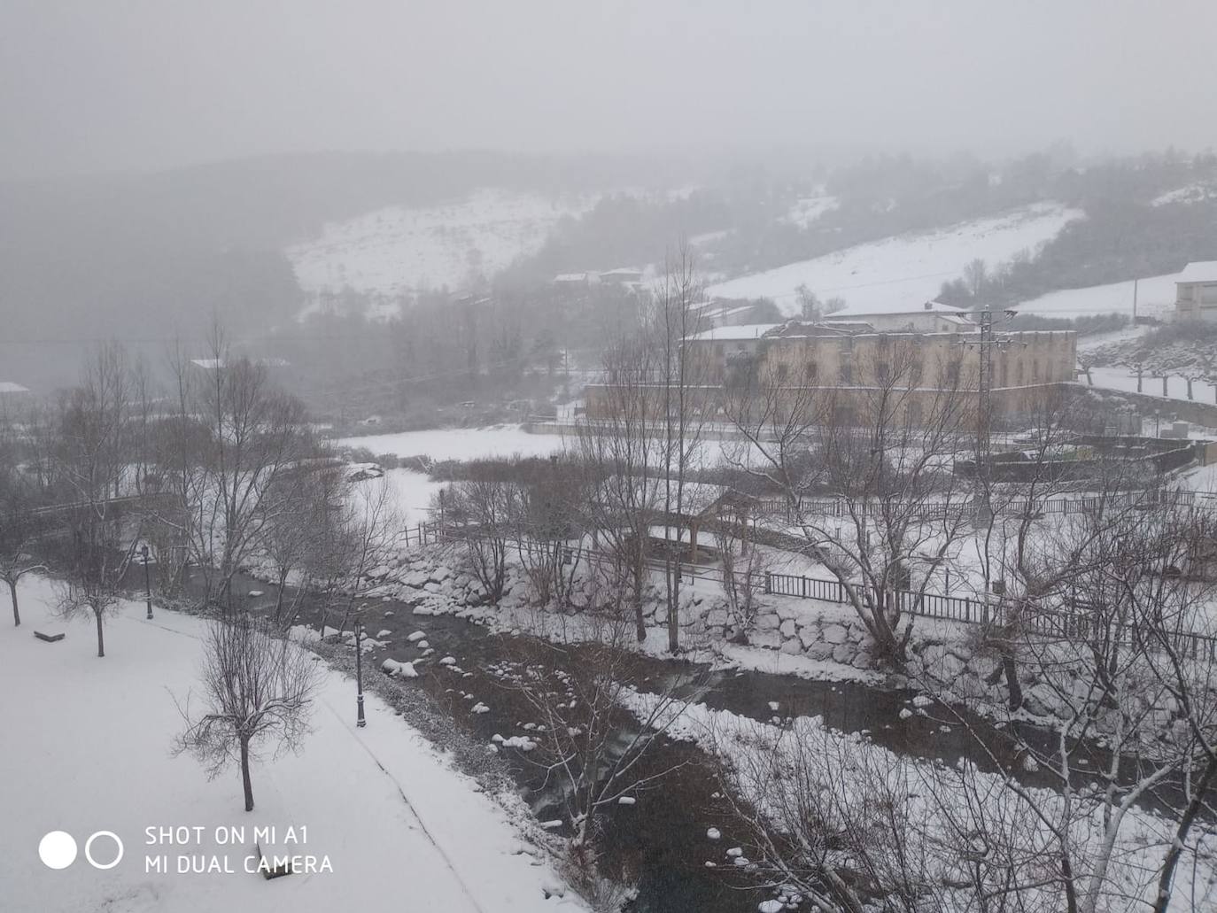 Tal y como anunció ayer la Aemet, los riojanos somos testigos hoy de la alerta amarilla por nieve