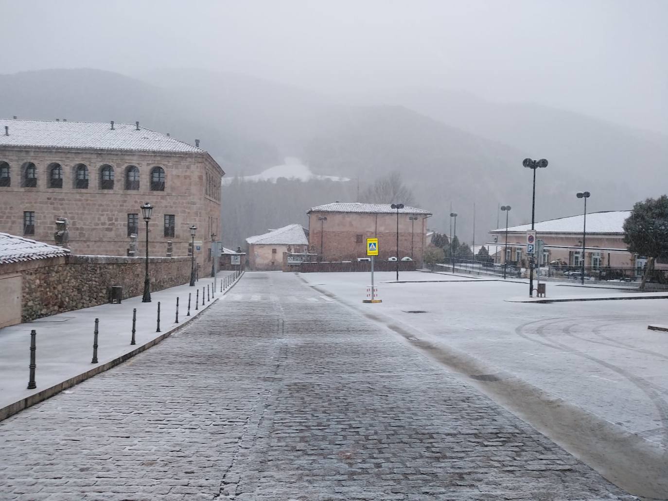 Tal y como anunció ayer la Aemet, los riojanos somos testigos hoy de la alerta amarilla por nieve