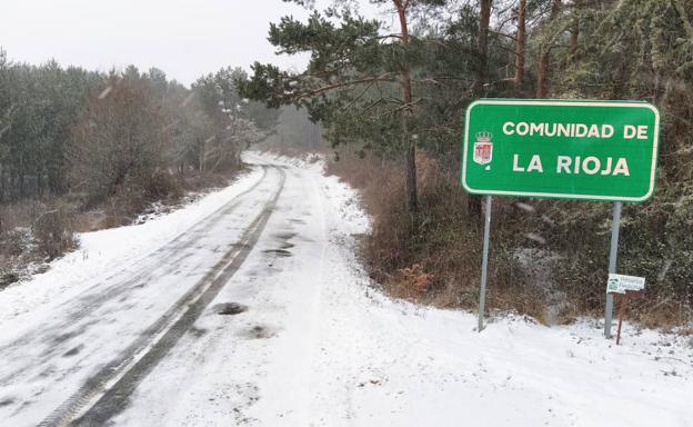 Imagen principal - Trabajos este martes del Servicio de Carreteras del Gobierno de La Rioja