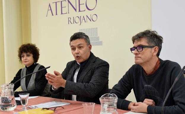 Celia Sanz, Conrado Escobar y Antonio Ruiz, este martes en el Ateneo. 