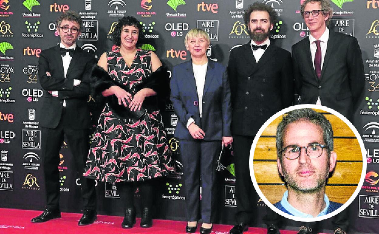 En la foto grande, Carolina Martínez Urbina (segunda por la izquierda); en el detalle, Javier Gullón