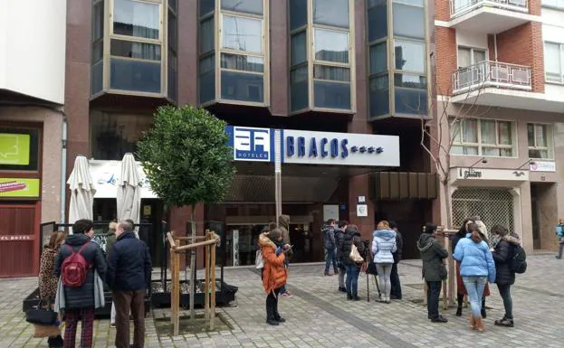 Una jornada de tensión a la puerta de Los Bracos