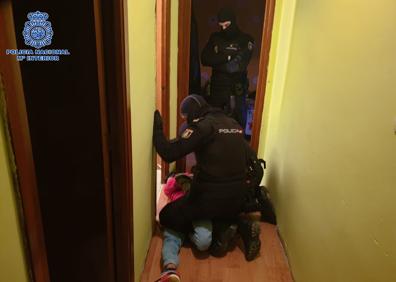 Imagen secundaria 1 - Detenido un joven de Galbárrulli por un robo con violencia a un anciano